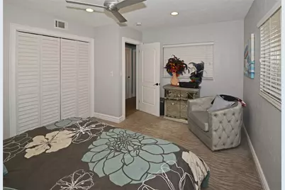7020 Mango Avenue S, Saint Petersburg, FL 33707 - Photo 26