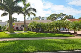 7020 Mango Ave S, Saint Petersburg, FL 33707 - Photo 2