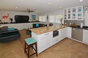 7020 Mango Ave S, Saint Petersburg, FL 33707 - Photo 14