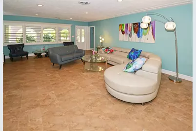 7020 Mango Avenue S, Saint Petersburg, FL 33707 - Photo 8