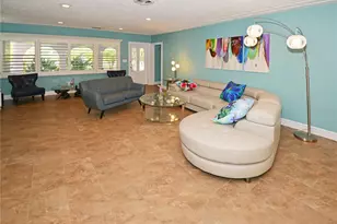7020 Mango Ave S, Saint Petersburg, FL 33707 - Photo 8