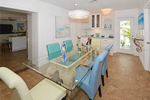 7020 Mango Ave S, Saint Petersburg, FL 33707 - Photo 12