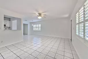 401 Dorchester Pl, Sun City Center, FL 33573 - Photo 8
