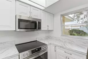 11562 W Bayshore Dr, Crystal River, FL 34429 - Photo 14
