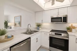 11562 W Bayshore Dr, Crystal River, FL 34429 - Photo 10