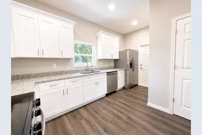 5028 Finders Court, Tampa, FL 33617 - Photo 6
