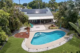 1613 St Catherine Dr E, Dunedin, FL 34698 - Photo 2