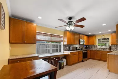 6250 5th Avenue S, Saint Petersburg, FL 33707 - Photo 10