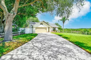 1400 Club Dr, Tarpon Springs, FL 34689 - Photo 2