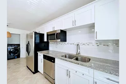 3212 38th Way S #E, Saint Petersburg, FL 33711 - Photo 16
