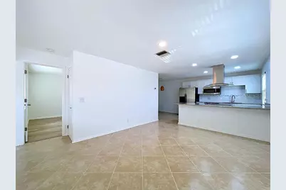 3212 38th Way S #E, Saint Petersburg, FL 33711 - Photo 10