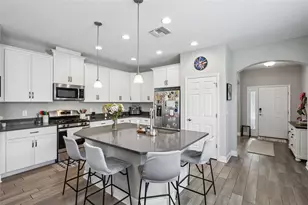 8210 Mallow Mirror Ln, Land O Lakes, FL 34637 - Photo 10