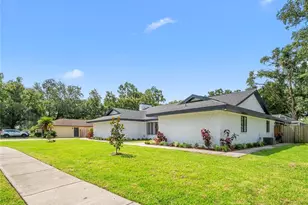 15901 Dover Cliffe Dr, Lutz, FL 33548 - Photo 2