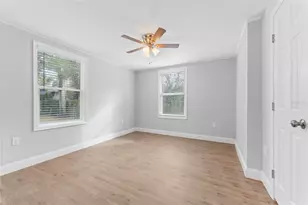 1927 13th St S, Saint Petersburg, FL 33705 - Photo 10