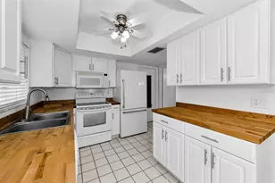1529 E Dorchester Dr, Palm Harbor, FL 34684 - Photo 10