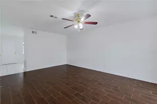 13538 Embassy Park Ct, Dade City, FL 33525 - Photo 6