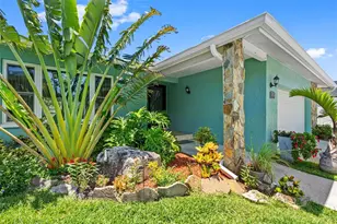 7992 Bayshore Dr, Seminole, FL 33776 - Photo 4