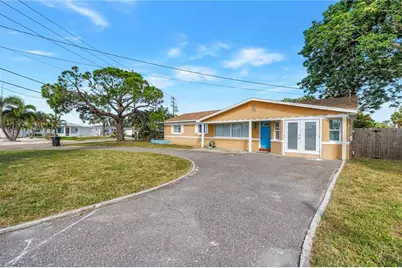7901 Causeway Boulevard S, Saint Petersburg, FL 33707 - Photo 8