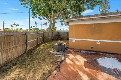 7901 Causeway Boulevard S, Saint Petersburg, FL 33707 - Photo 14