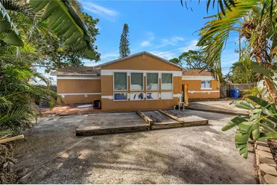 7901 Causeway Boulevard S, Saint Petersburg, FL 33707 - Photo 12