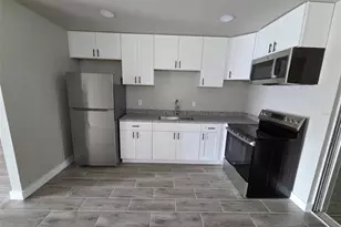 38300 Henry Dr, Zephyrhills, FL 33542 - Photo 8