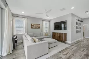 6135 Voyagers Pl, Apollo Beach, FL 33572 - Photo 8