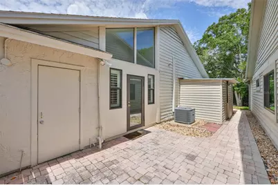 14651 Village Glen Circle, Tampa, FL 33618 - Photo 36