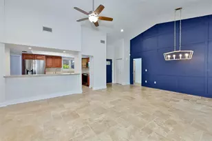 14651 Village Glen Cir, Tampa, FL 33618 - Photo 2