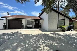 10114 Briarwick Ct, Tampa, FL 33615 - Photo 2