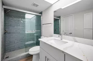 4650 Cove Cir, Saint Petersburg, FL 33708 - Photo 24