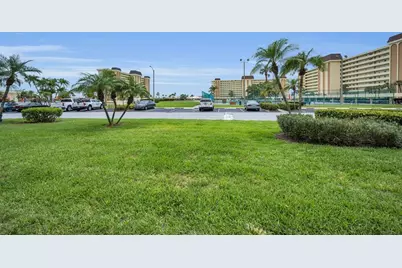 4650 Cove Circle #105, Saint Petersburg, FL 33708 - Photo 18