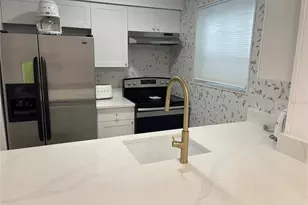 6826 Stonesthrow Cir N, Saint Petersburg, FL 33710 - Photo 4