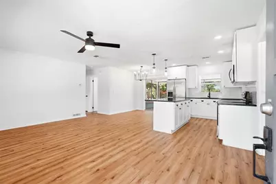 5586 30th Avenue N, Saint Petersburg, FL 33710 - Photo 4