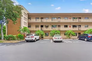 5975 Terrace Park Dr N, Saint Petersburg, FL 33709 - Photo 1