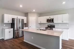 33647 Noble Creek Place, Dade City, FL 33525 - Photo 2
