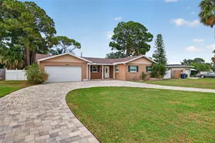 4627 Venetian Blvd NE, Saint Petersburg, FL 33704 - Photo 2