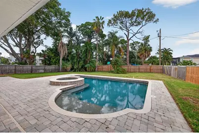 4627 Venetian Boulevard NE, Saint Petersburg, FL 33704 - Photo 6