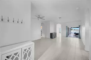 1548 Mira Lago Cir, Ruskin, FL 33570 - Photo 10