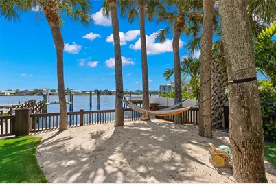 819 Bay Esplanade, Clearwater Beach, FL 33767 - Photo 4