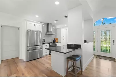 819 Bay Esplanade, Clearwater Beach, FL 33767 - Photo 6