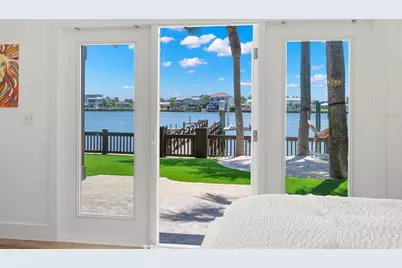 819 Bay Esplanade, Clearwater Beach, FL 33767 - Photo 10