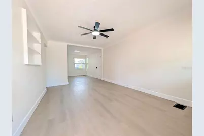 4511 Yarmouth Avenue S, Saint Petersburg, FL 33711 - Photo 4
