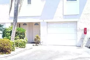 255 Capri Cir N, Treasure Island, FL 33706 - Photo 2