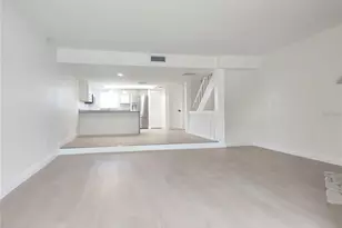 255 Capri Cir N, Treasure Island, FL 33706 - Photo 10