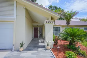 1304 Sandalwood Dr, Plant City, FL 33563 - Photo 4