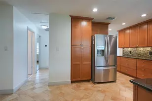1304 Sandalwood Dr, Plant City, FL 33563 - Photo 6