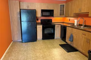 5576 Baywater Dr, Tampa, FL 33615 - Photo 6