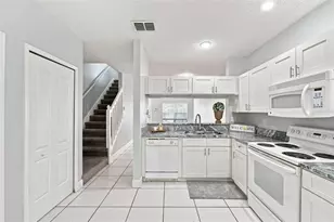 29924 Playa Del Rey Ln, Wesley Chapel, FL 33543 - Photo 4