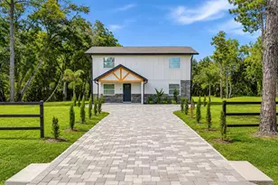 31848 Hedgerow Dr, Wesley Chapel, FL 33543 - Photo 1