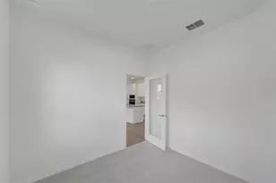 2816 Marrakesh Ln, Sarasota, FL 34234 - Photo 12